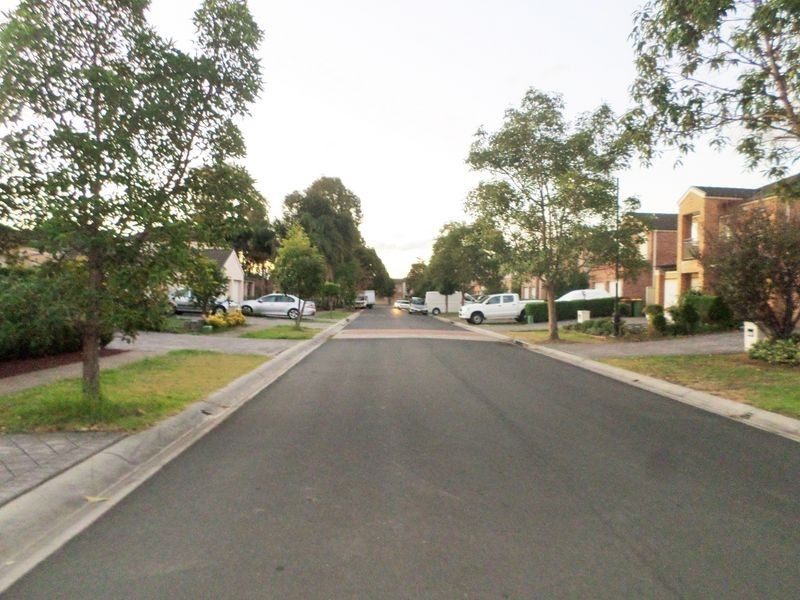 18 Robinia Ave, Fairfield East NSW 2165