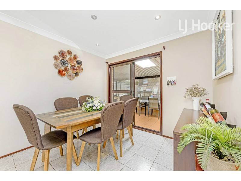 18 Oliveri Cr, Green Valley NSW 2168