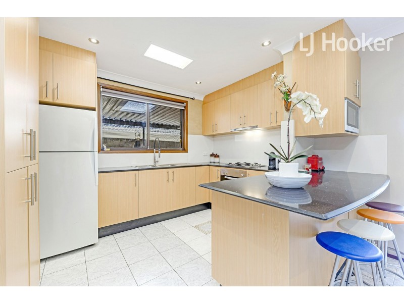 18 Oliveri Cr, Green Valley NSW 2168