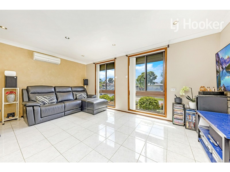 18 Oliveri Cr, Green Valley NSW 2168