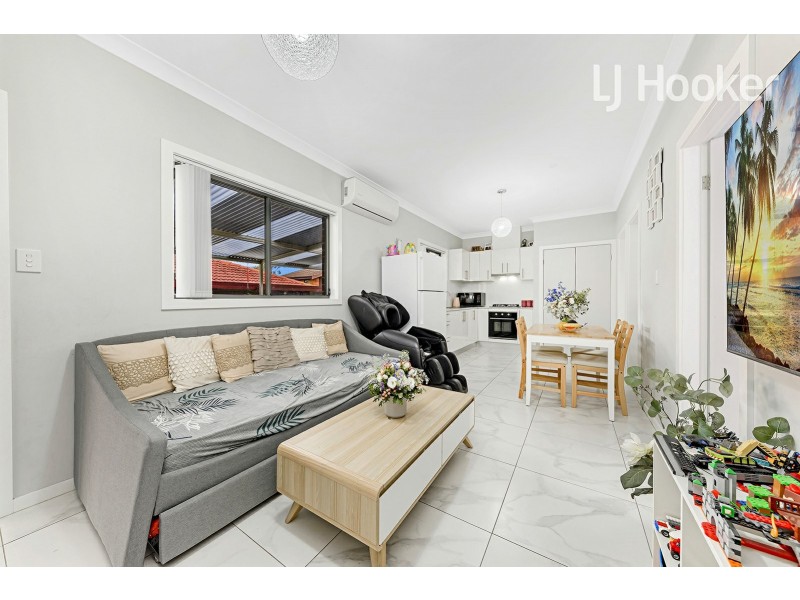 18 Oliveri Cr, Green Valley NSW 2168