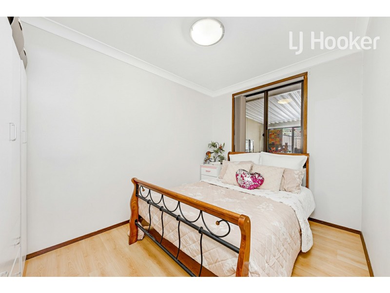 18 Oliveri Cr, Green Valley NSW 2168