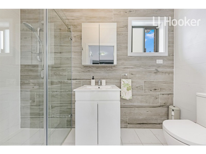 18 Oliveri Cr, Green Valley NSW 2168