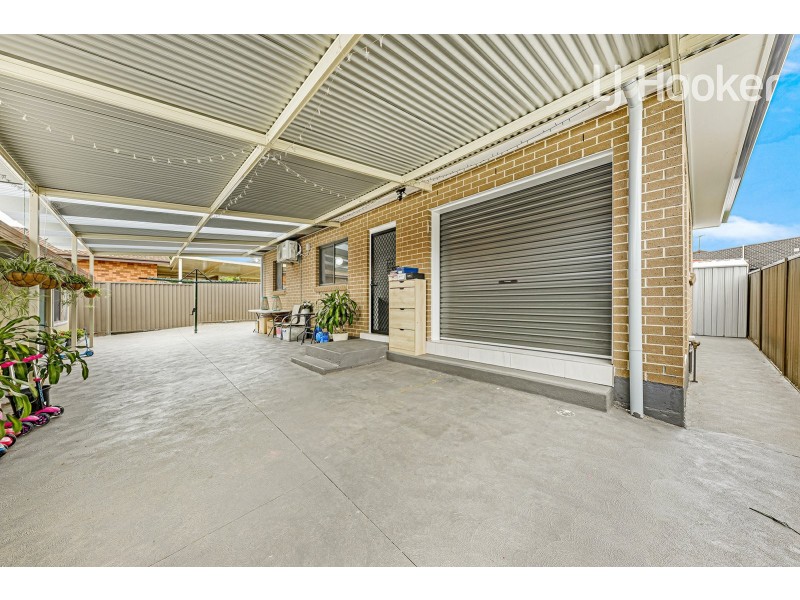 18 Oliveri Cr, Green Valley NSW 2168