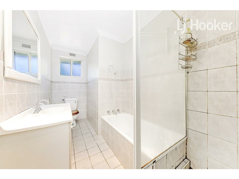 18/168 Sandal Cr, Carramar NSW 2163