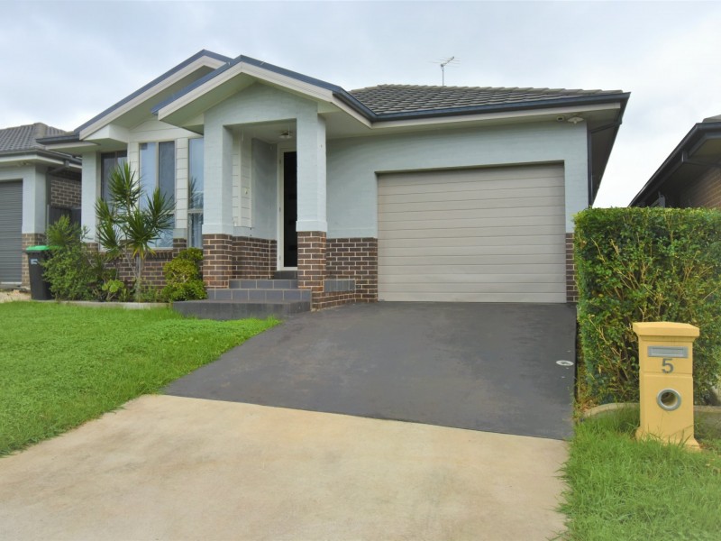 5 Shortbridge Ave, Middleton Grange NSW 2171