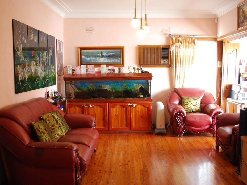 20 Surrey Avenue, Georges Hall NSW 2198