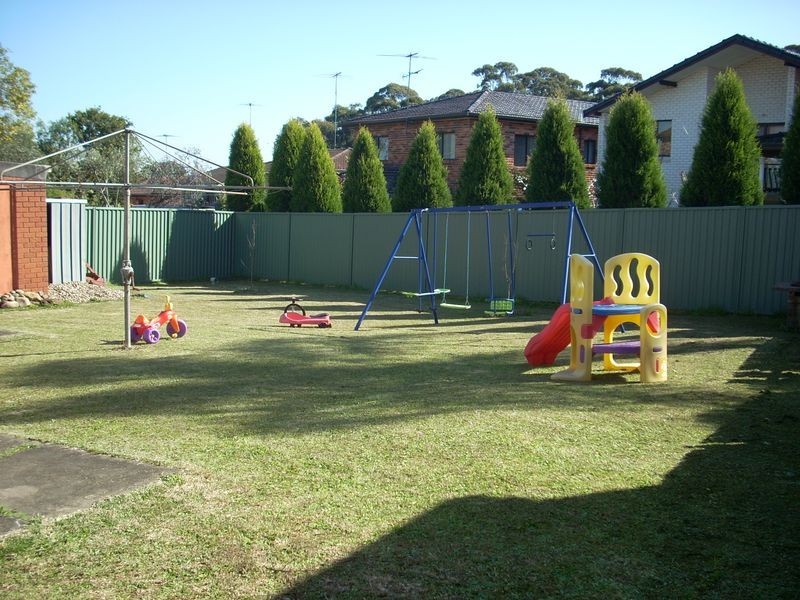 20 Surrey Avenue, Georges Hall NSW 2198