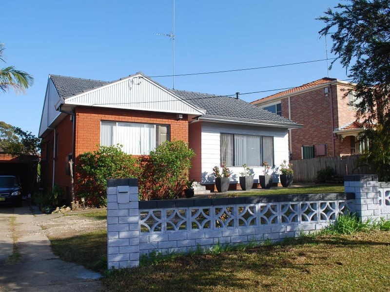 20 Surrey Avenue, Georges Hall NSW 2198