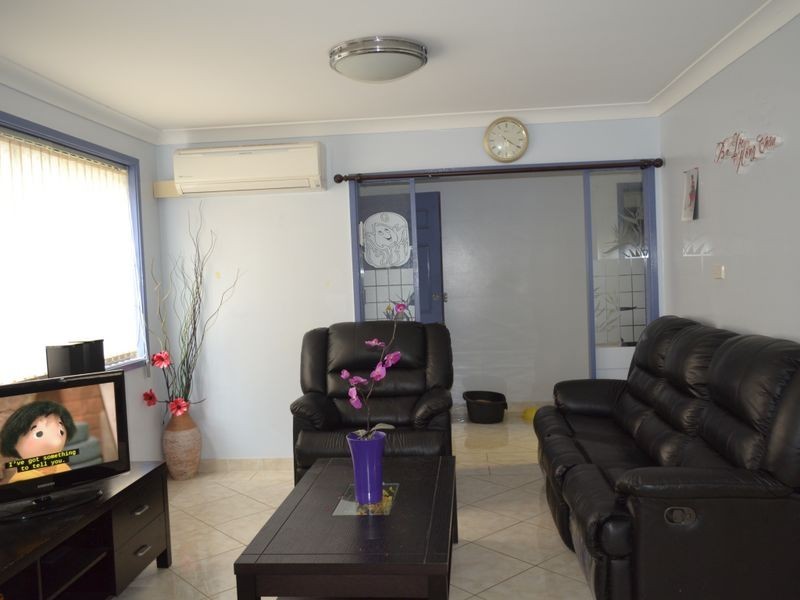11 Waterside Crescent, Carramar NSW 2163