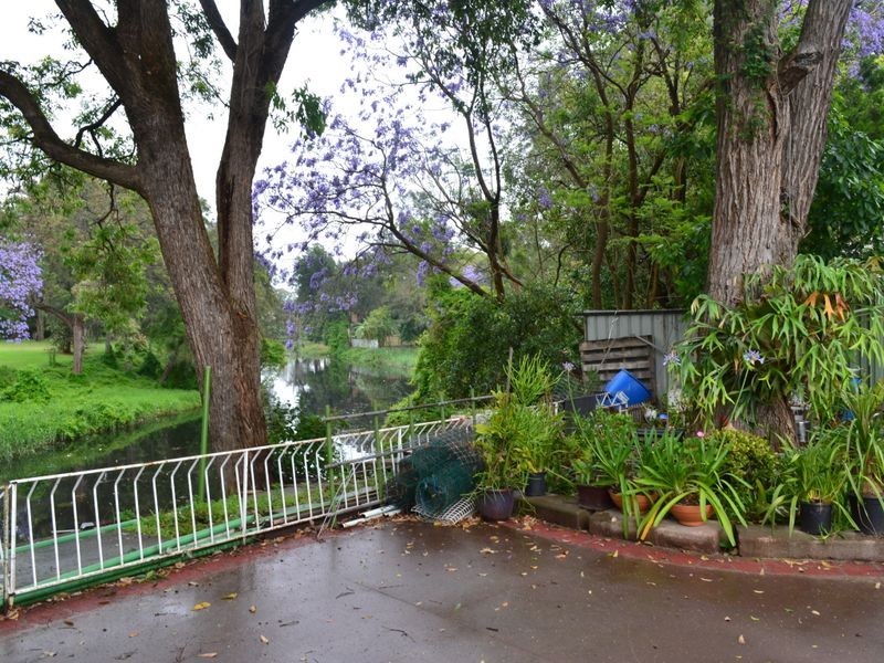 11 Waterside Crescent, Carramar NSW 2163