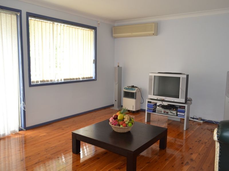 11 Waterside Crescent, Carramar NSW 2163