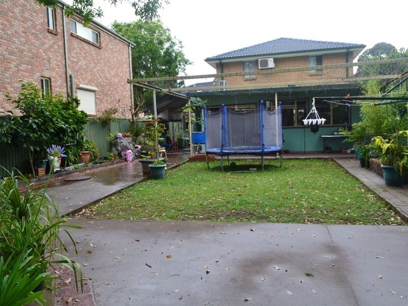 11 Waterside Crescent, Carramar NSW 2163