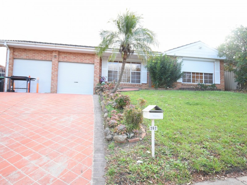 262 Whitford Rd, Green Valley NSW 2168