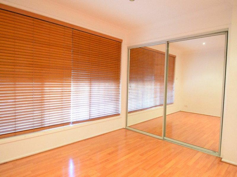 262 Whitford Rd, Green Valley NSW 2168