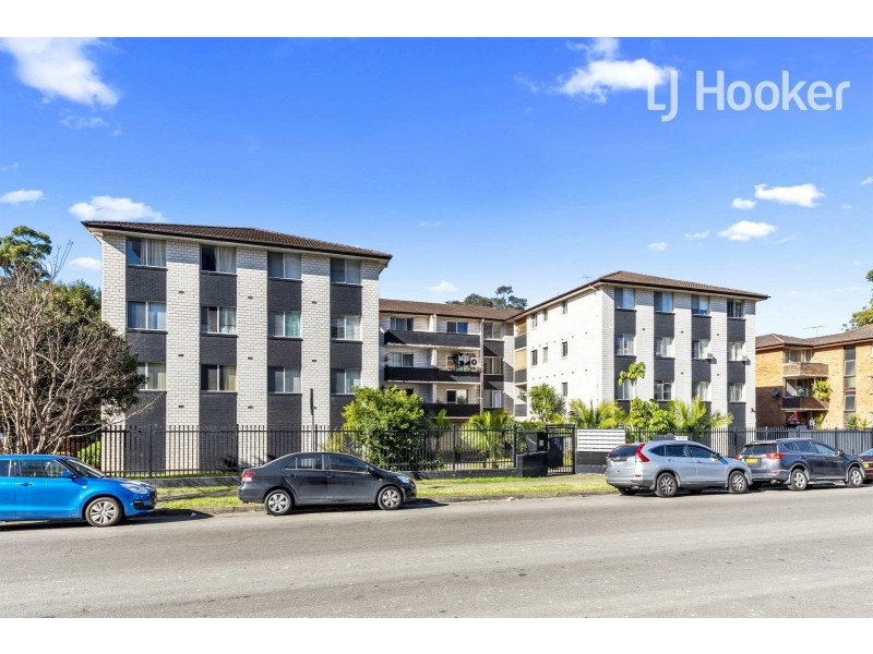 24/12 Goulburn St, Warwick Farm NSW 2170