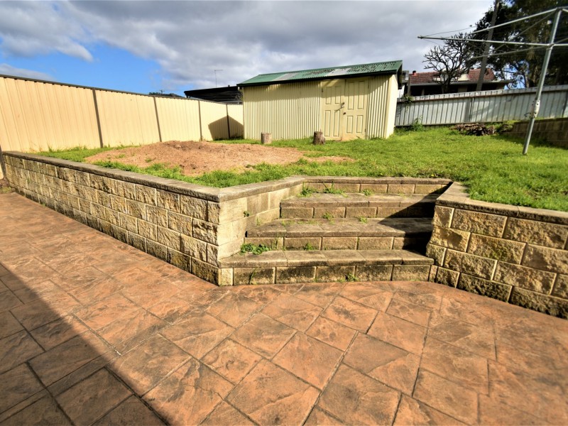 15 Coonong St, Busby NSW 2168