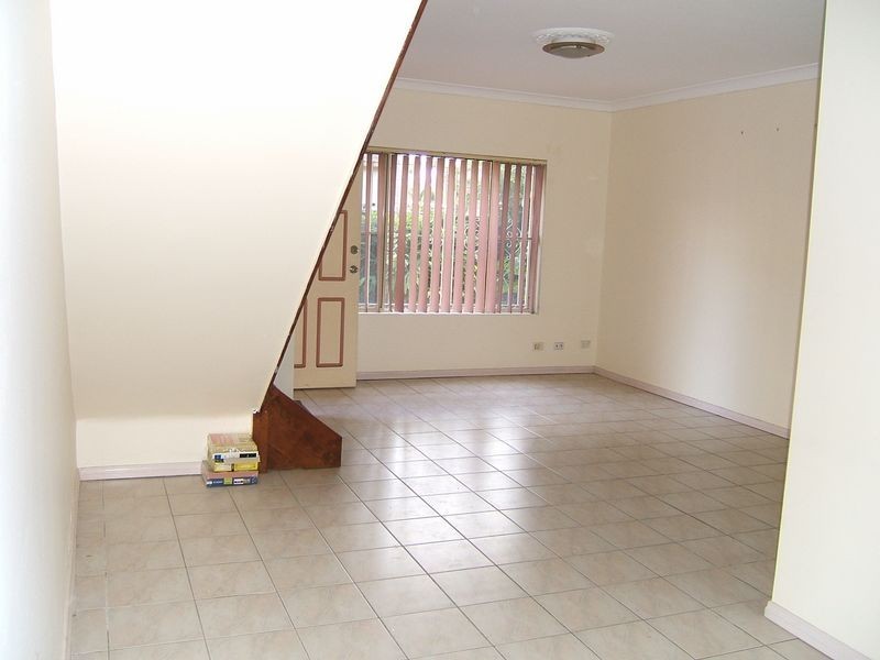 6/7 Gilbert Street, Cabramatta NSW 2166