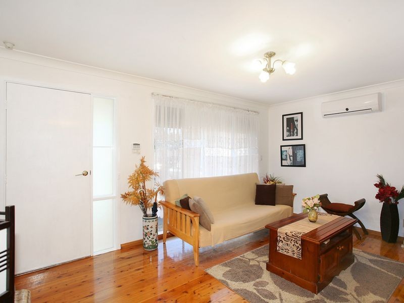 48 Mackillop Crescent, St Helens Park NSW 2560