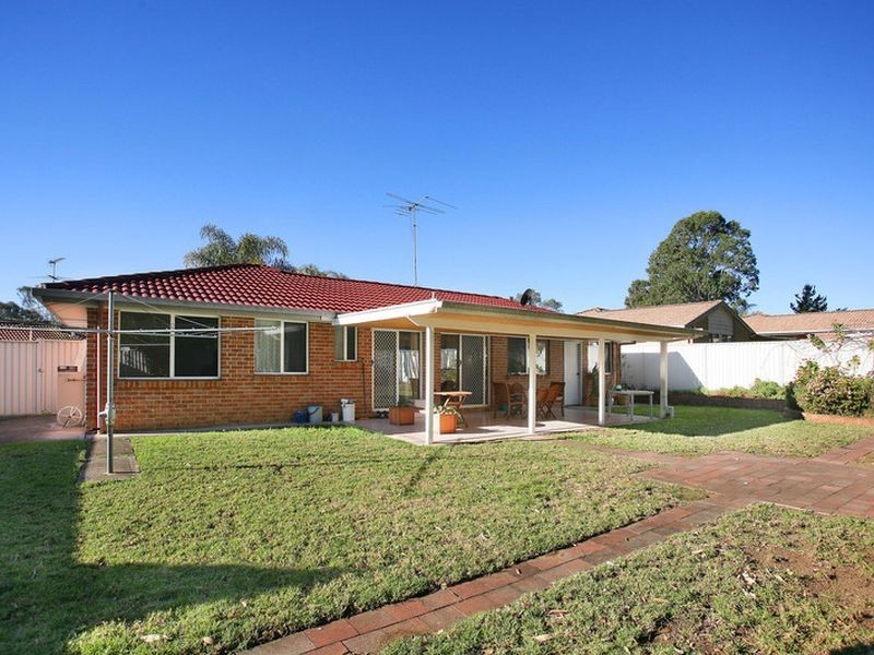 48 Mackillop Crescent, St Helens Park NSW 2560