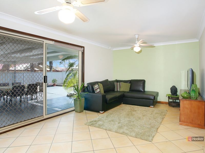 4 Lyrebird Crescent, Green Valley NSW 2168