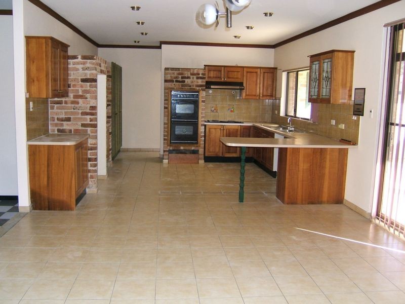 27 St Helens Close, West Hoxton NSW 2171