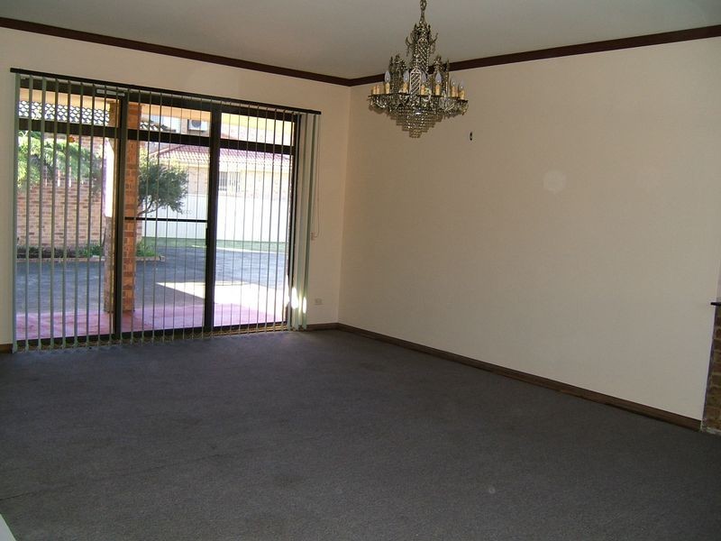 27 St Helens Close, West Hoxton NSW 2171