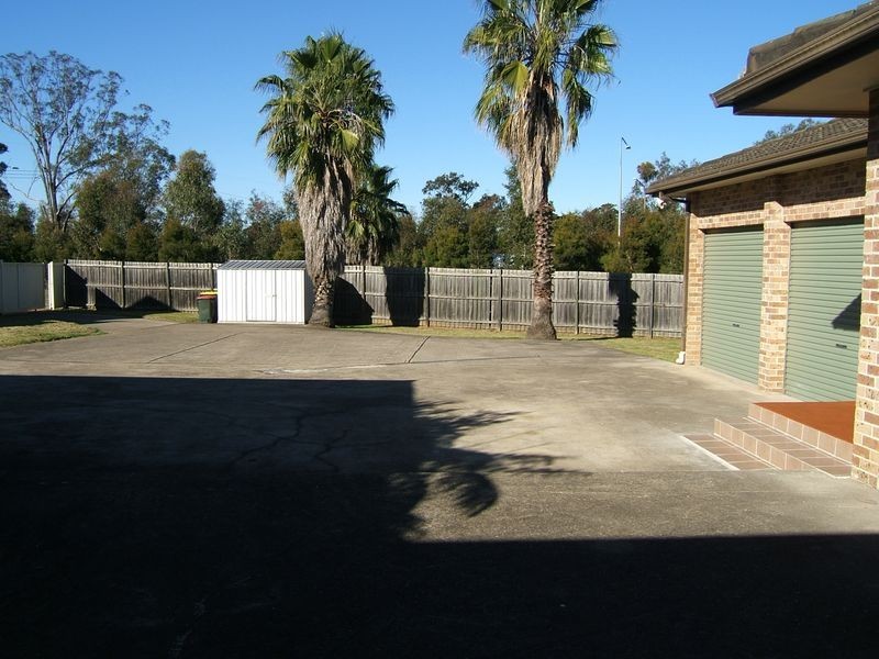 27 St Helens Close, West Hoxton NSW 2171