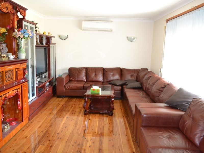 30 Phoenix Crescent, Casula NSW 2170