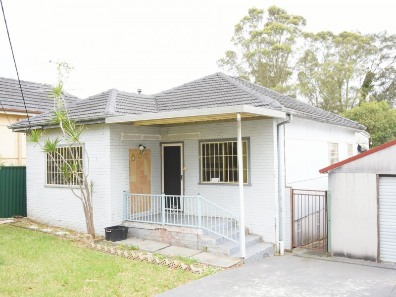 16 Woods Av, Cabramatta NSW 2166