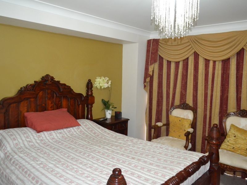 10 Daniel Place, Green Valley NSW 2168