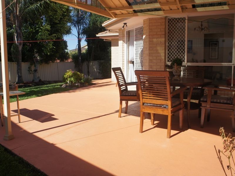 10 Daniel Place, Green Valley NSW 2168