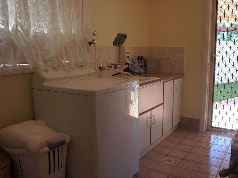 10 Daniel Place, Green Valley NSW 2168