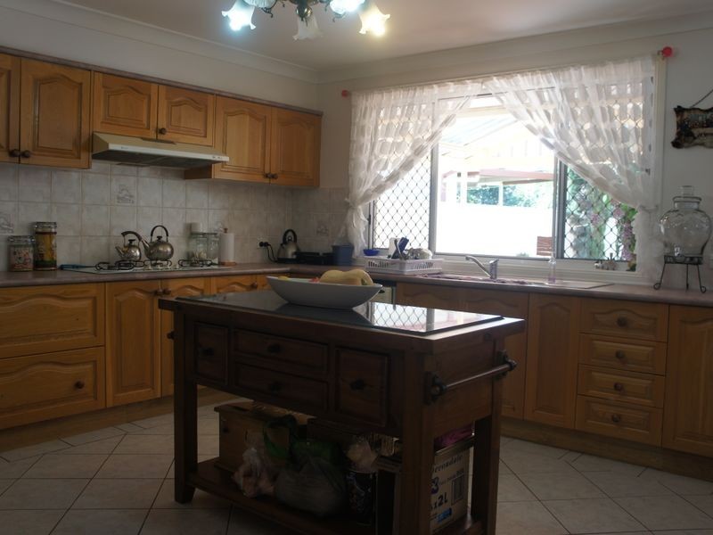 10 Daniel Place, Green Valley NSW 2168