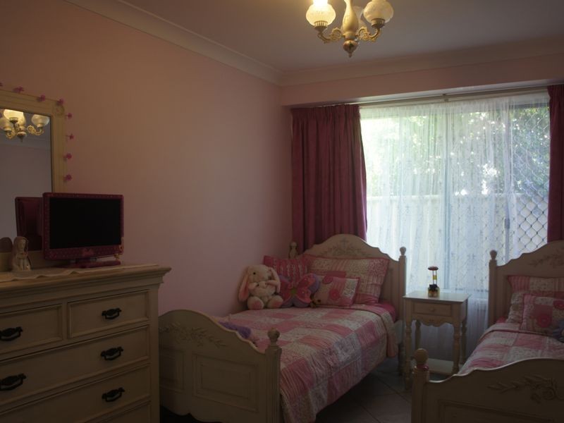 10 Daniel Place, Green Valley NSW 2168