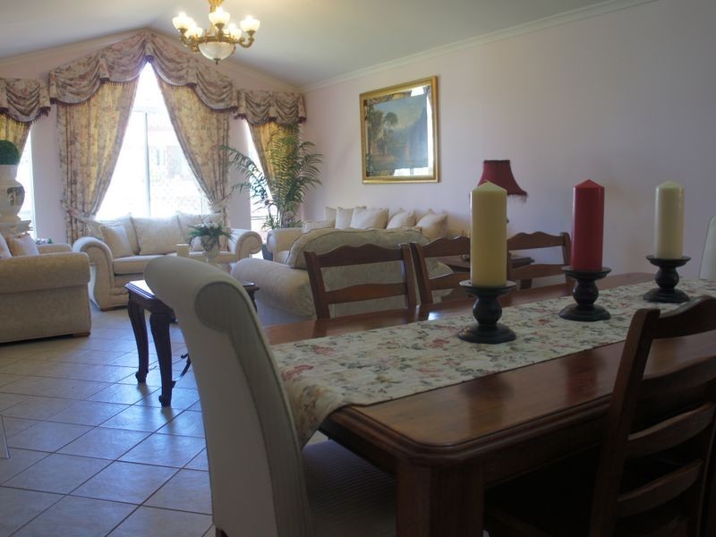 10 Daniel Place, Green Valley NSW 2168