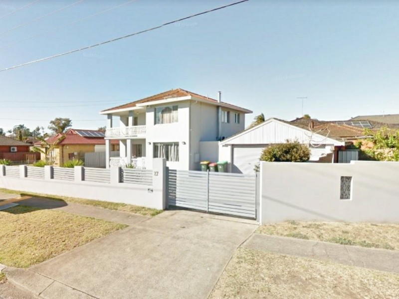 27 Maddecks Ave, Moorebank NSW 2170