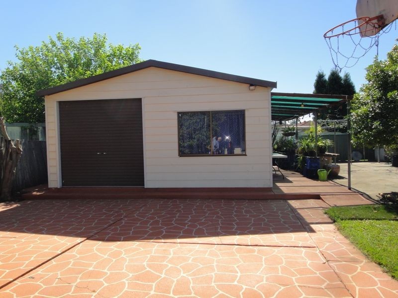 8 Haughton Street, Carramar NSW 2163