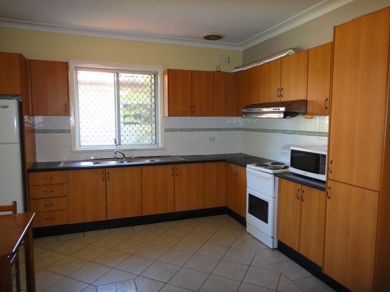 8 Haughton Street, Carramar NSW 2163