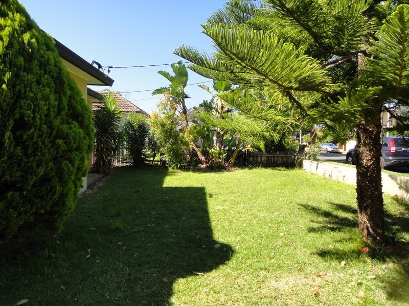 8 Haughton Street, Carramar NSW 2163