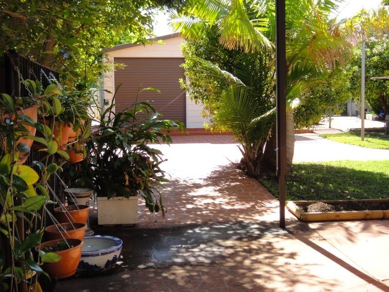 8 Haughton Street, Carramar NSW 2163