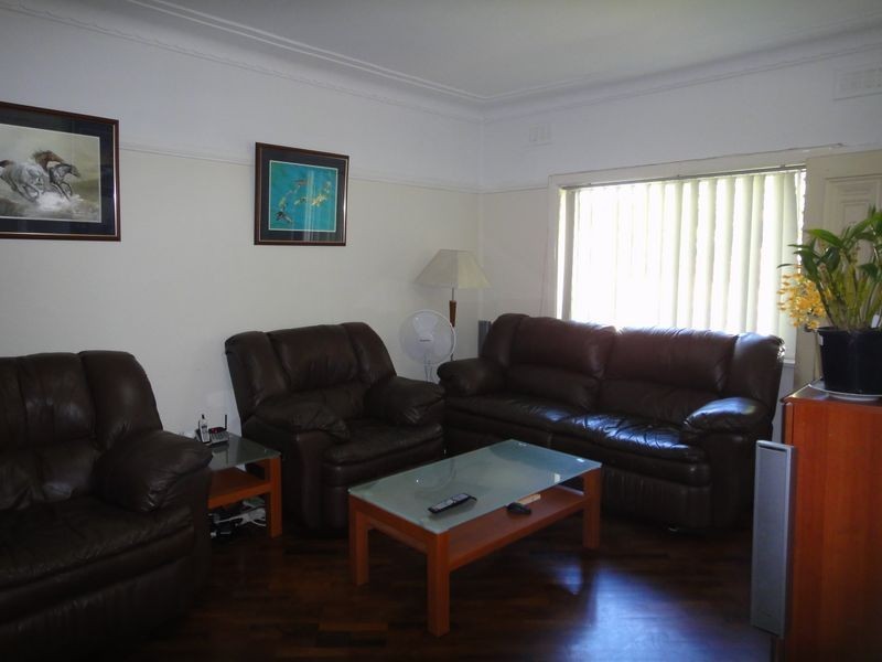 8 Haughton Street, Carramar NSW 2163