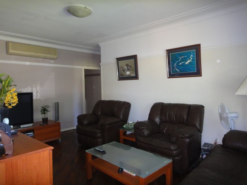 8 Haughton Street, Carramar NSW 2163