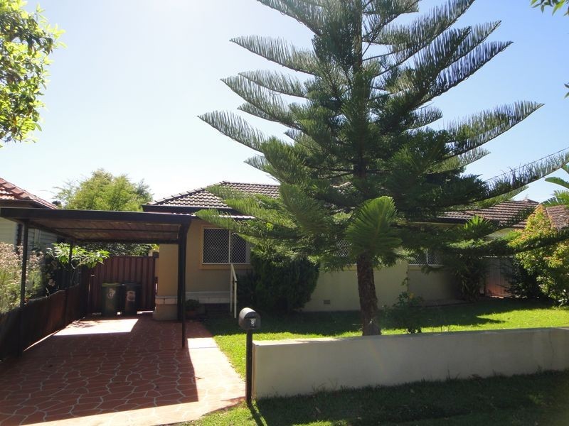 8 Haughton Street, Carramar NSW 2163