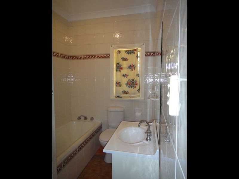 8 Haughton Street, Carramar NSW 2163