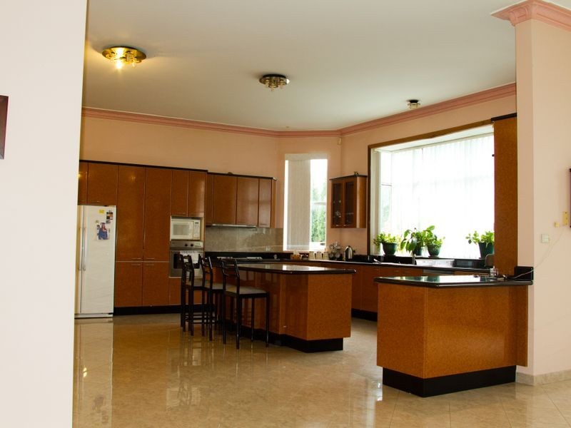 9 Hinder Close, Abbotsbury NSW 2176