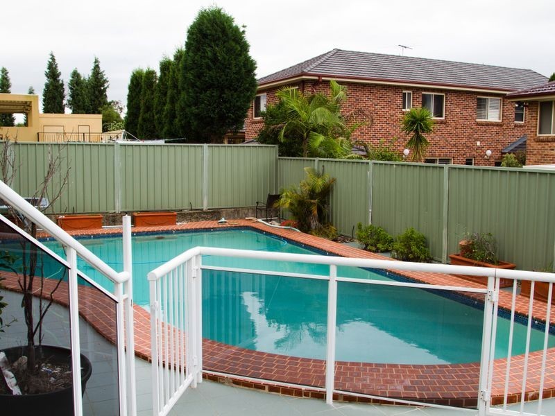 9 Hinder Close, Abbotsbury NSW 2176