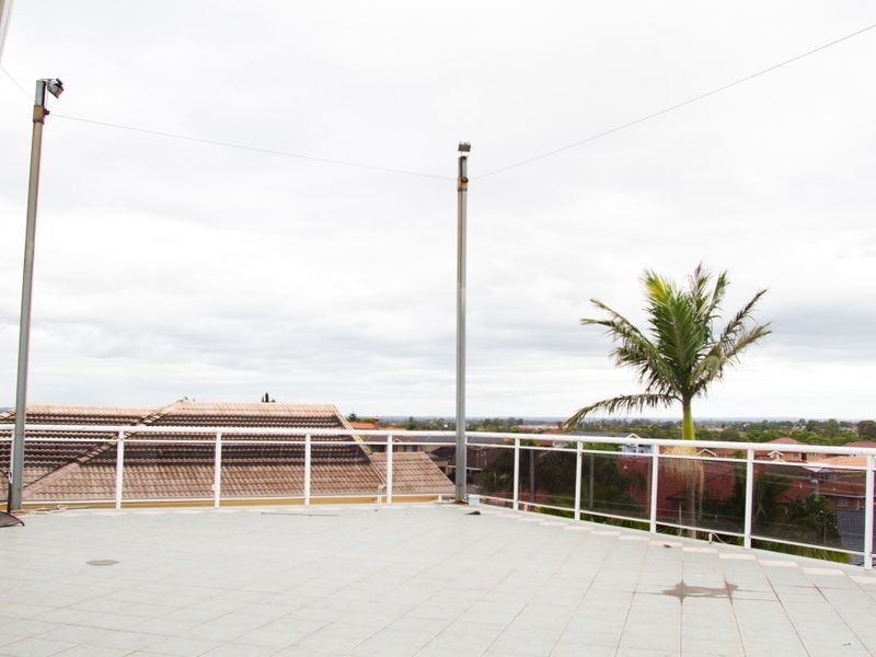 9 Hinder Close, Abbotsbury NSW 2176