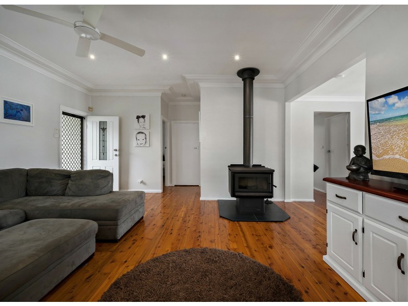 18 Buttaba Ave, Belmont North NSW 2280
