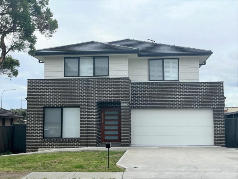 6 Sunny Pl, St Johns Park NSW 2176